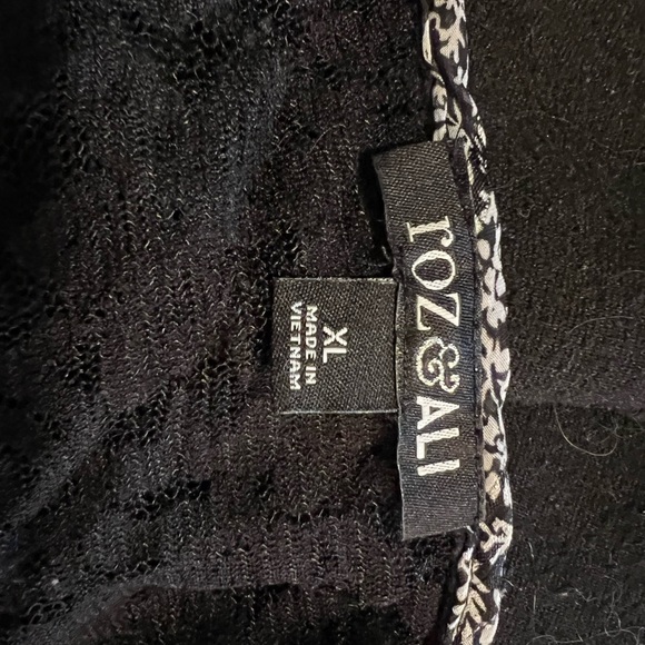 Rob & Ali from Dress Barn Women’s Angel Sleeve & Lace Shoulder Blouse Size XL - Picture 6 of 8